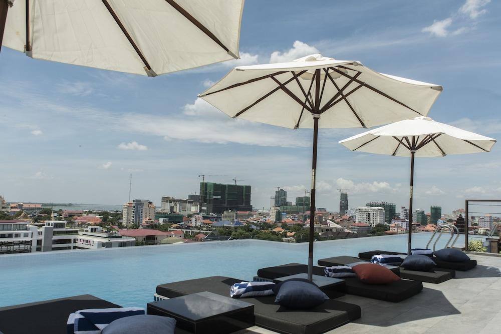 Aquarius Hotel And Urban Resort Phnom Penh Bagian luar foto